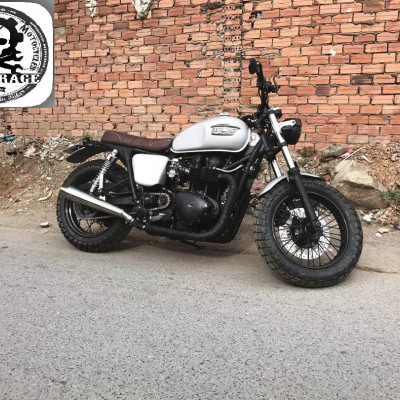 Triumph T100 với phong cách Tracker