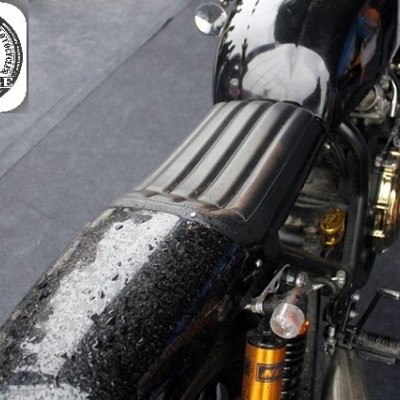 Honda CB400 lên đời với phong cách cafe racer mạ vàng