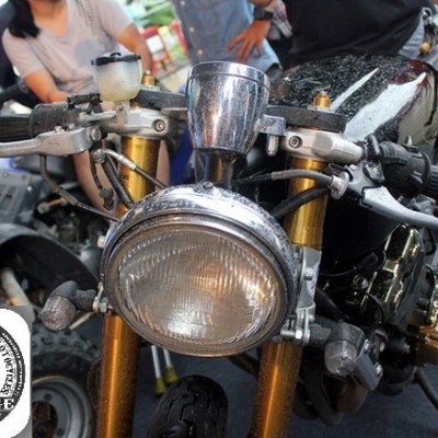 Honda CB400 lên đời với phong cách cafe racer mạ vàng
