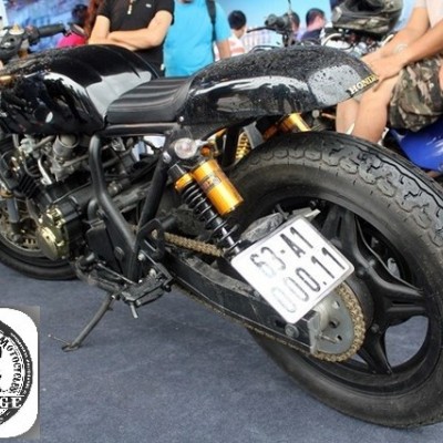 Honda CB400 lên đời với phong cách cafe racer mạ vàng