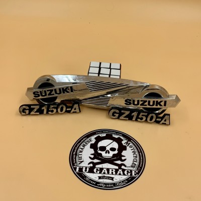 Cặp Ốp Bình Xăng Logo GZ150-A Suzuki 