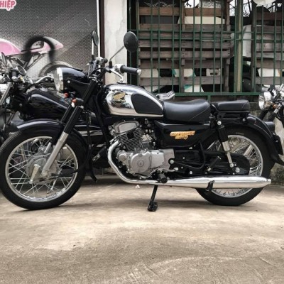 “Hoàng tử đen” Honda CD125T Benly hồi sinh đẹp quý phái