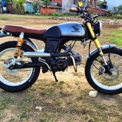 Honda 67 thời “Ông bà anh” độ lại theo phong cách tracker