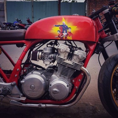 Tự Thanh Đa độ Honda CB750 cafe racer cổ vũ đội U23 Việt Nam