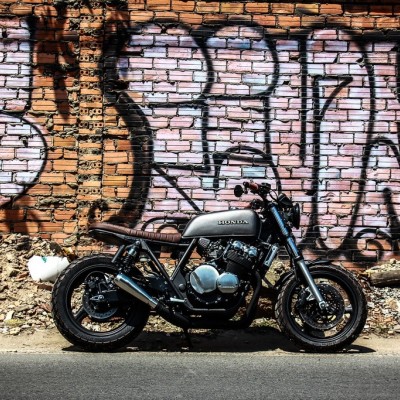 Honda CB400SF 15 tuổi lột xác với phong cách tracker tại Sài Gòn