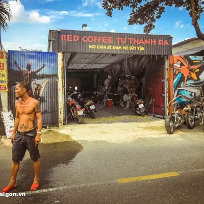 Tham quan quán cafe Red Coffee của Tự Thanh Đa