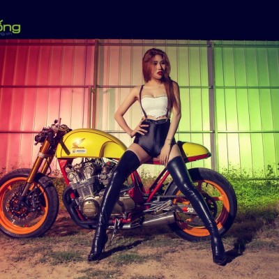 Chân dài đọ dáng cặp đôi Honda CB750 cafe racer của Tự Thanh Đa