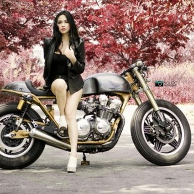 Người đẹp 'bốc lửa' cùng xế độ Café Racer
