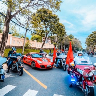 Dàn mô tô, xe cổ tiền tỷ đổ về Đà Lạt